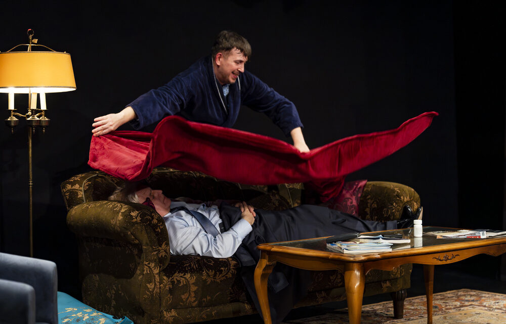 Gdzie sprawiedliwe pół znaczy wszystko… albo nic. O najnowszej premierze spektaklu „Pół na pół” w Teatrze Nowym w Zabrzu